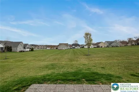 1070 Resolution Dr, Bethlehem, PA 18017 photo 3