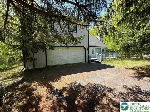 263 Canterbury Rd, Saw Creek, PA 18324