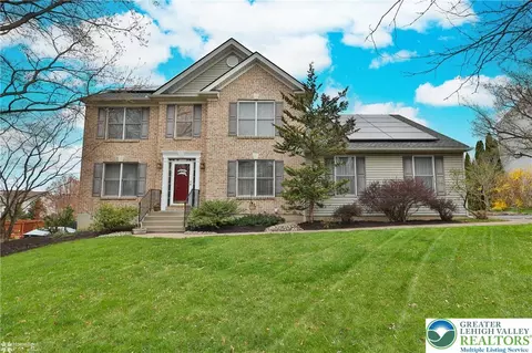 7200 Periwinkle Dr, Macungie, PA 18062