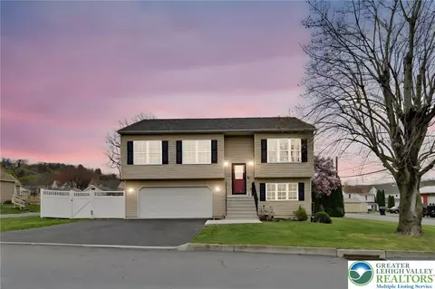 200 5th St, Walnutport, PA 18088