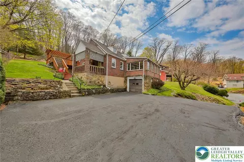 714 E 9th St, Bethlehem, PA 18015 photo 2