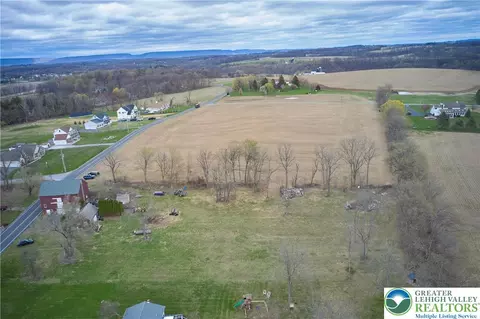 221 Johnson Rd, Washington Twp, PA 18013