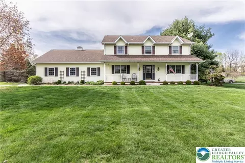 540 Royal Manor Rd, Williams Twp, PA 18042