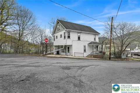 132 S Allen St, Nesquehoning, PA 18240