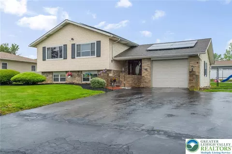 1154 Sunrise Ln, Slatington, PA 18080