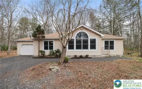 118 Quail Ct, Bushkill, PA 18324