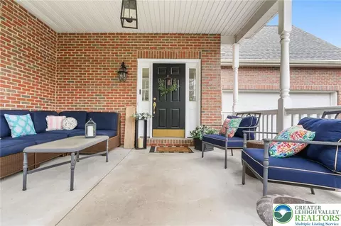 4674 Pinehurst Cir, Bethlehem, PA 18015 photo 4