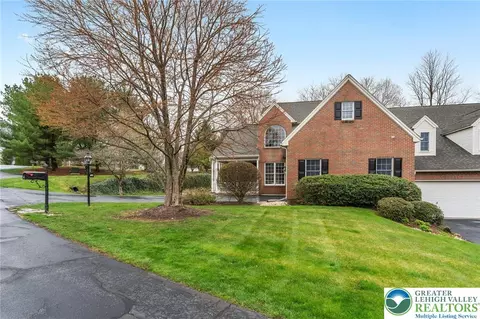 4674 Pinehurst Cir, Bethlehem, PA 18015 photo 2