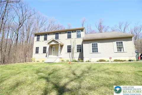312 Old Grade Rd, Wind Gap, PA 18091
