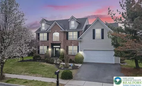 1294 Fritch Dr, Macungie, PA 18062