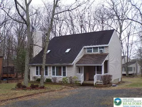 1292 Brentwood Dr, East Stroudsburg, PA 18301