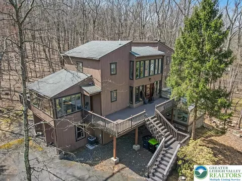 3206 Stonehenge Dr, East Stroudsburg, PA 18301