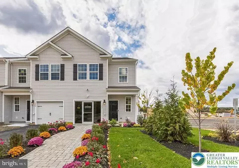 1201 Susan Cir, Breinigsville, PA 18031