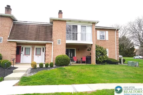 2 Rolling Green Dr #703, Macungie Boro, PA 18062