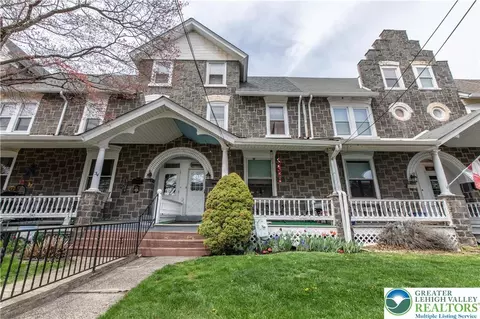 132 S 4th St, Perkasie, PA 18944