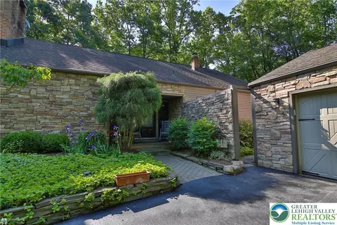 280 Persimmon Ln, Bangor, PA 18013