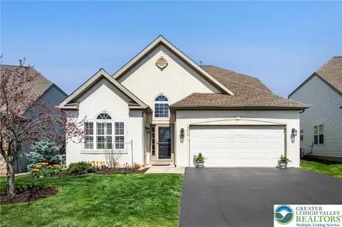 6614 Blue Heather Ct, Macungie, PA 18062