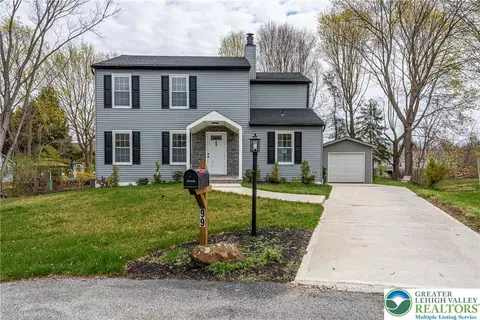 99 Gloucester Ct, Downingtown, PA 19335