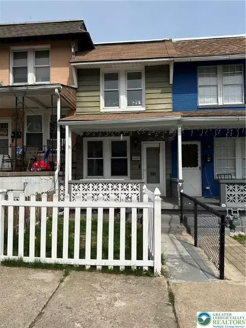 203 Clearfield St, Freemansburg, PA 18017