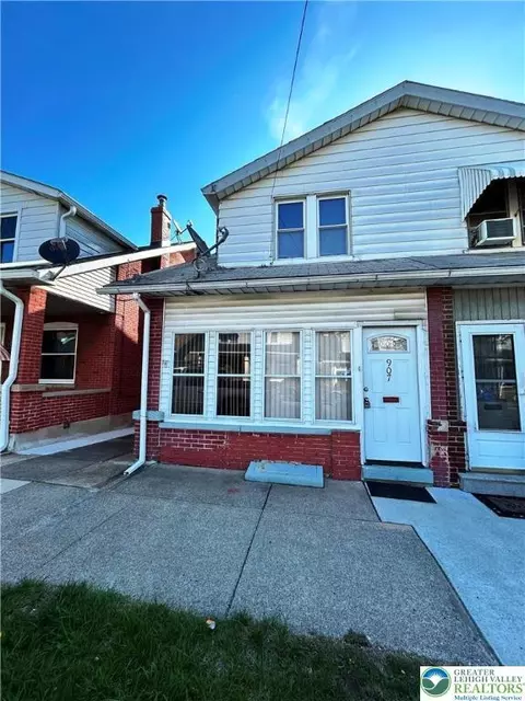 907 S 10th St, Allentown, PA 18103