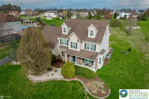 157 Fox Ridge Dr, Nazareth, PA 18064
