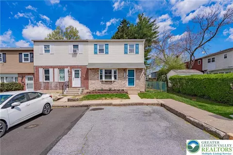 5727 Greens Dr, Wescosville, PA 18106