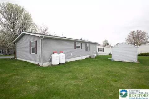 1237 Valley Forge Dr, Walnutport, PA 18088 photo 2