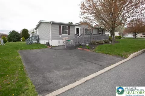 1237 Valley Forge Dr, Walnutport, PA 18088 photo 5