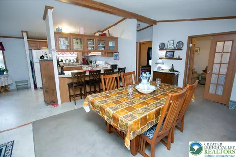 1237 Valley Forge Dr, Walnutport, PA 18088 photo 9