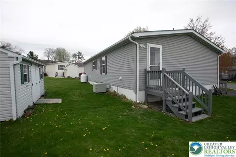 1237 Valley Forge Dr, Walnutport, PA 18088 photo 3