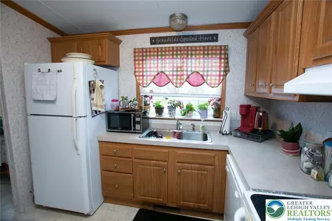1237 Valley Forge Dr, Walnutport, PA 18088 photo 7