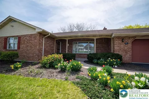 4911 Spruce St, Schnecksville, PA 18078