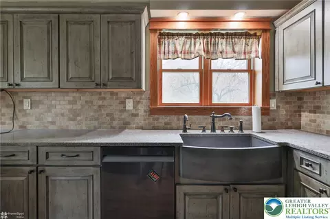 2679 Community Dr, Bath, PA 18014 photo 20