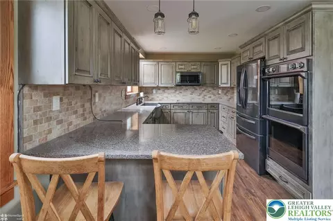 2679 Community Dr, Bath, PA 18014 photo 15