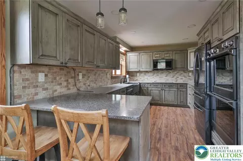 2679 Community Dr, Bath, PA 18014 photo 14