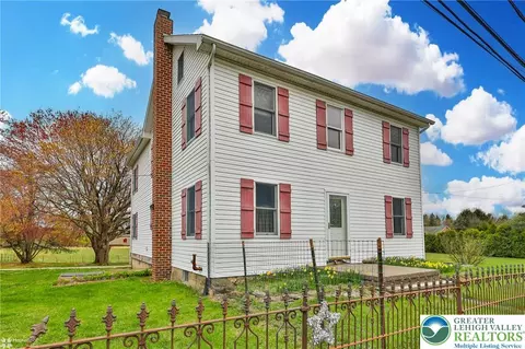2679 Community Dr, Bath, PA 18014 photo 2