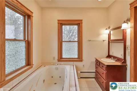 2679 Community Dr, Bath, PA 18014 photo 48
