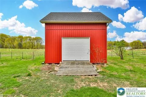 2679 Community Dr, Bath, PA 18014 photo 62