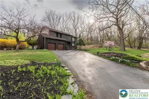 1338 Santee Mill Rd, Bethlehem, PA 18017