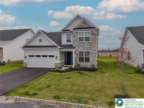7049 Oak Ln, Bath, PA 18014
