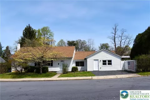 2465 S Alice St, Allentown, PA 18103