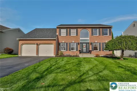 14 Tulip Ct, Palmer Township, PA 18045