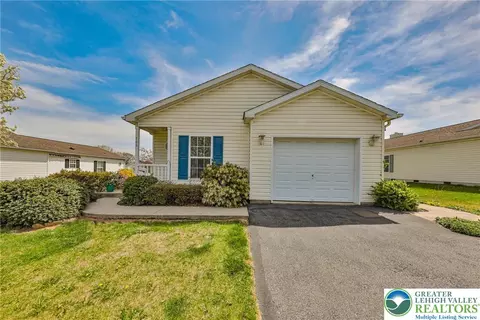 706 San Simeon Pl, Forks Twp, PA 18040
