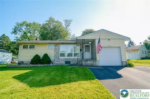 2325 Eden Ln, Bethlehem, PA 18018