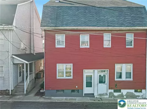 5 Evergreen St, Nazareth, PA 18064