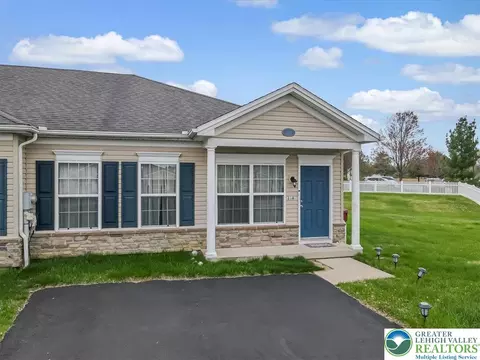 218 Huntington Ln, Forks Twp, PA 18040
