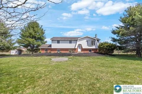 217 Veronica Ln, Brodheadsville, PA 18322