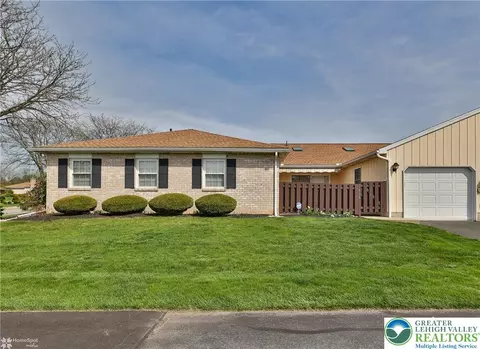 5808 Burning Tree Ln, Macungie, PA 18062