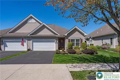 94 Moor Dr, Palmer Township, PA 18045