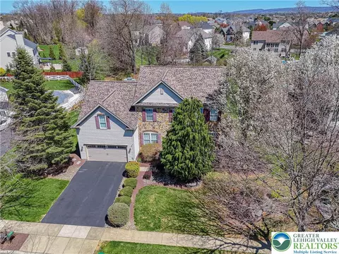 6986 Periwinkle Ct, Macungie, PA 18062